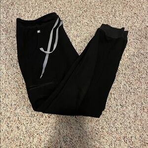Figs Black jogger cub pants and one pocket scrub top